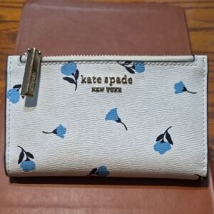 Kate Spade Ladies Wallet Baby Blue Flowers w/Ivory Background. Like New